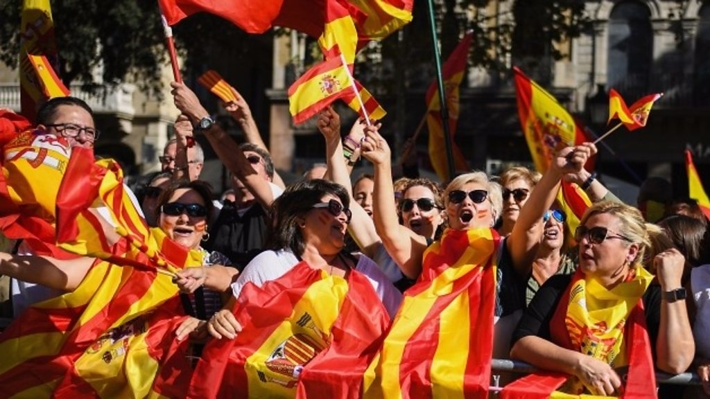 Huge Barcelona rally for Spanish unity