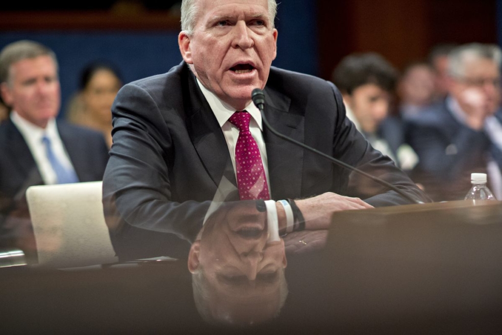 Trump `Can Be Played,’ Ex-Intelligence Chiefs Say