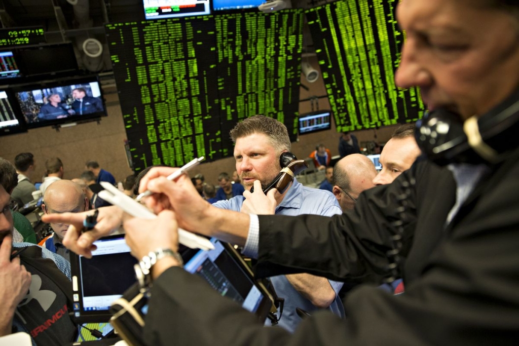 Bond Traders’ Worst Cocktail of 2017: Long Treasuries and Dollar