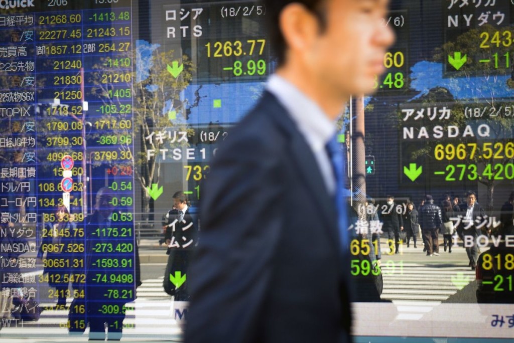 Stocks Extend Decline, Roiled by Tariffs, Kuroda: Markets Wrap