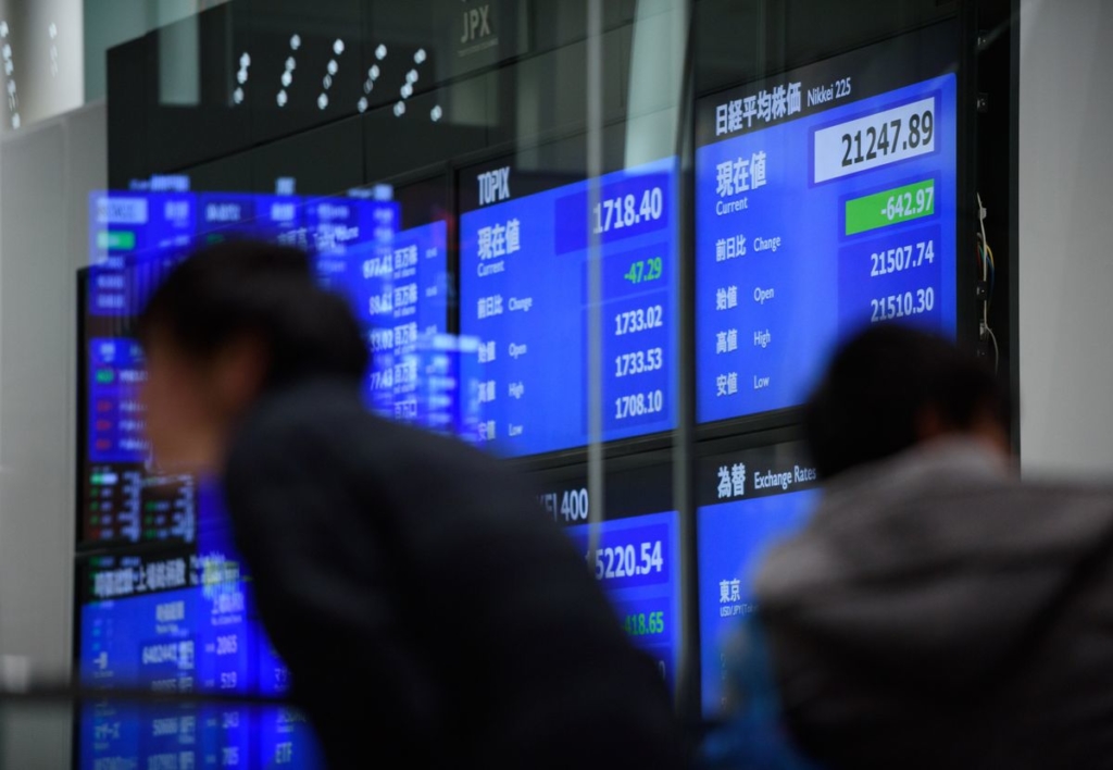 Stocks Drop After Latest U.S. Tech Rout; Yen Slips: Markets Wrap
