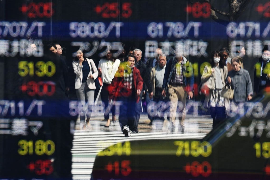 Stocks Under Pressure After Tech Slump; Euro Gains: Markets Wrap