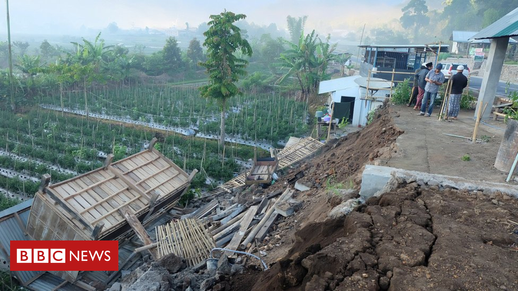 Deadly quake hits Indonesia tourist spot