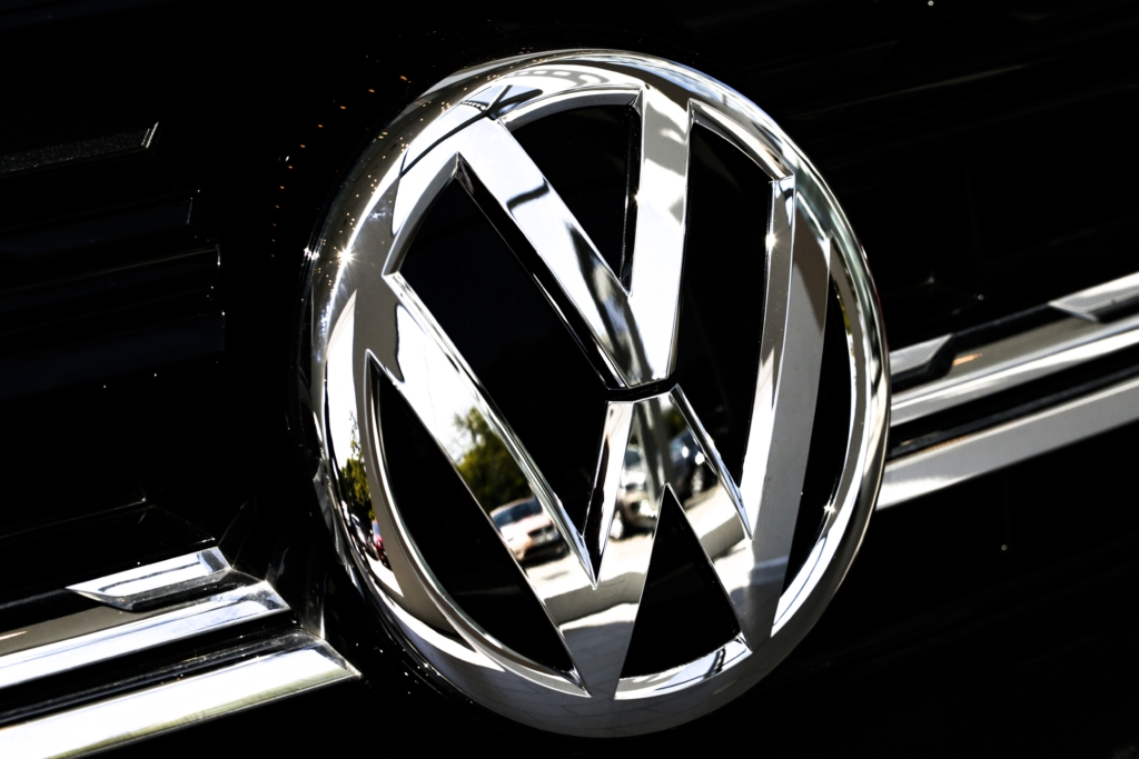 VW Fights Investors as Diesel-Scandal Cost Could Top $35 Billion