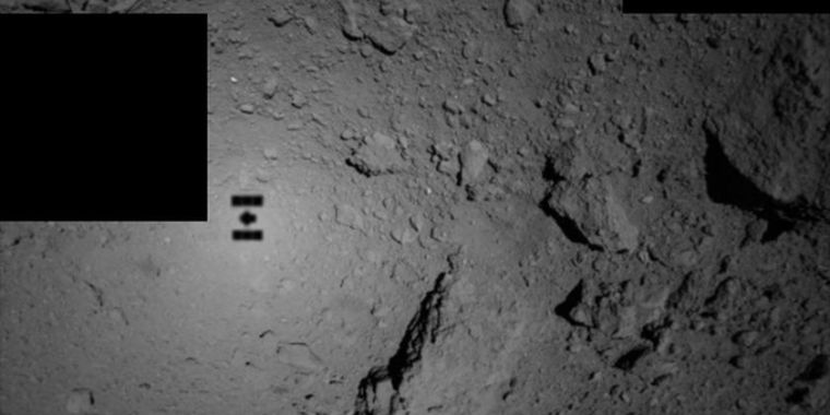 Two Japanese robots are now happily hopping on an asteroid [Updated]