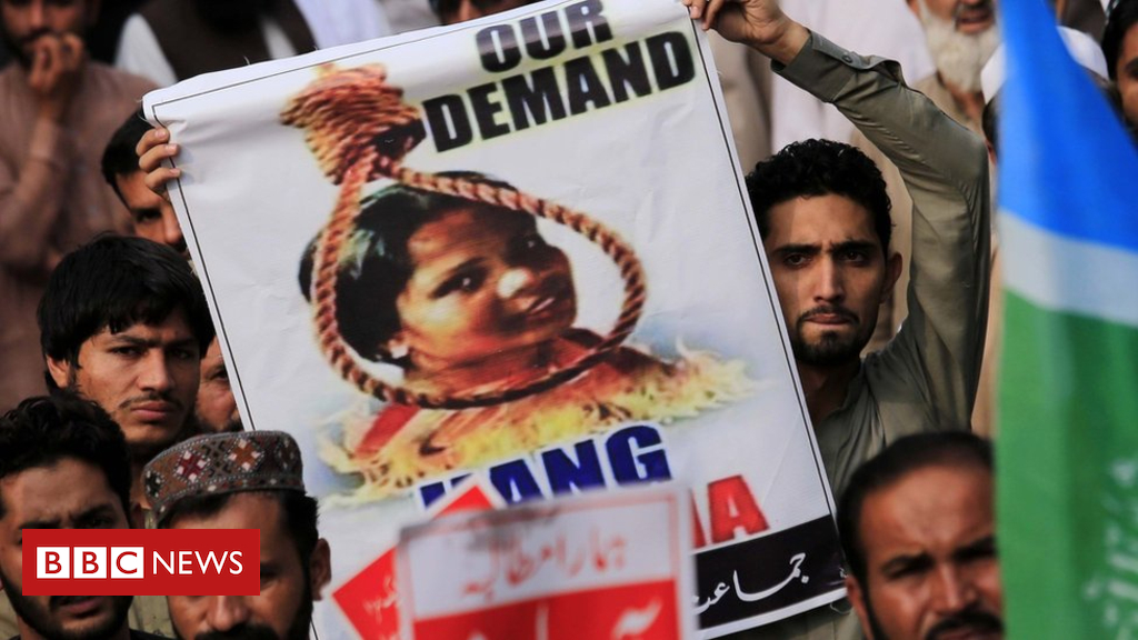 Blasphemy case lawyer flees Pakistan