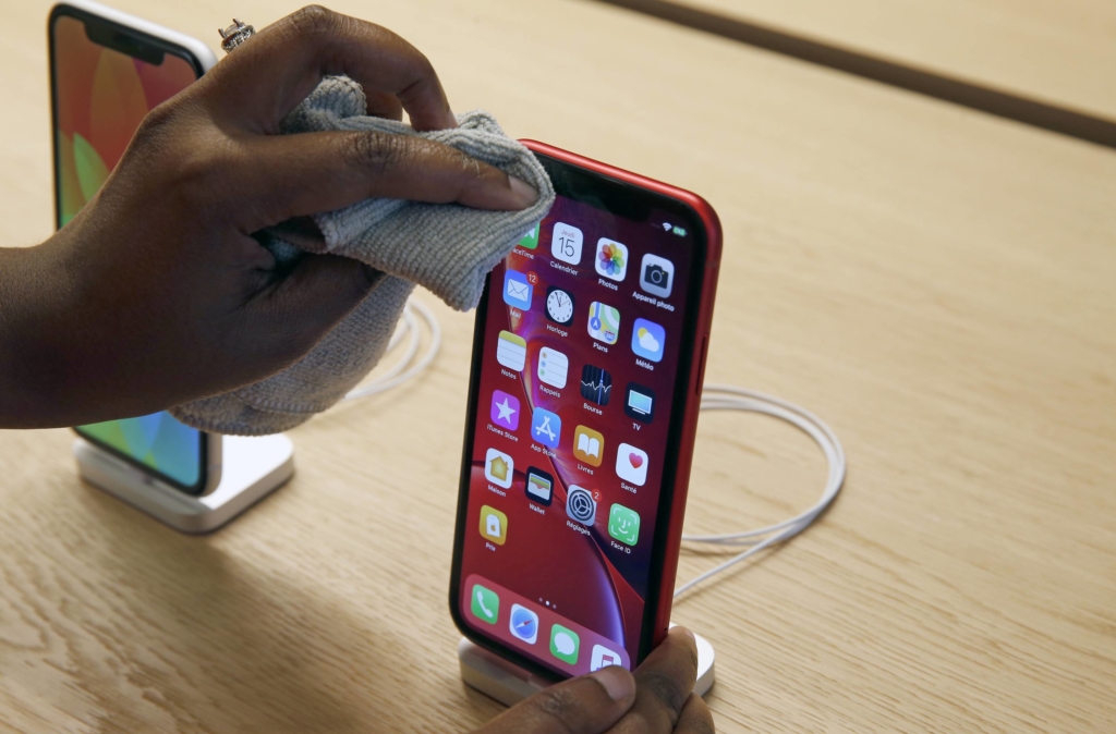 Apple’s iPhone Assembler Foxconn Planning Massive Cuts Over Fears of Tough 2019