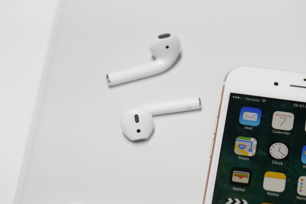 Apple’s AirPods May See a New Design in 2020