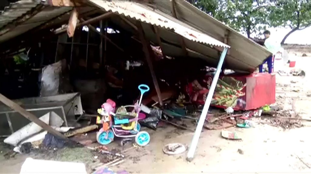 p06wflry.jpg Fears of new tsunami as volcano seethes