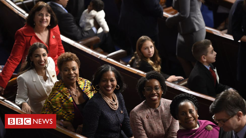 US House Democrats vote to end shutdown