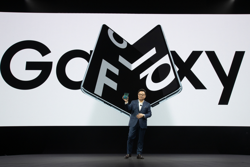 Samsung Galaxy Fold Preorders: Get Ready to Sign Up to Line Up