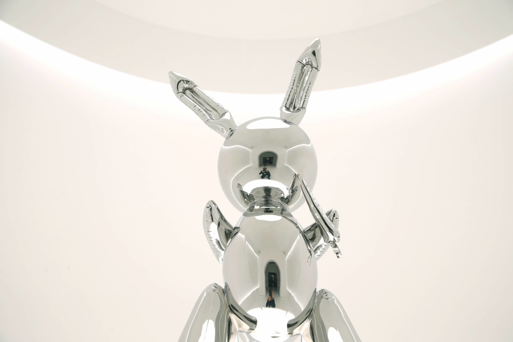 Mnuchin’s Art-Dealer Dad Nabs $91 Million Koons Rabbit