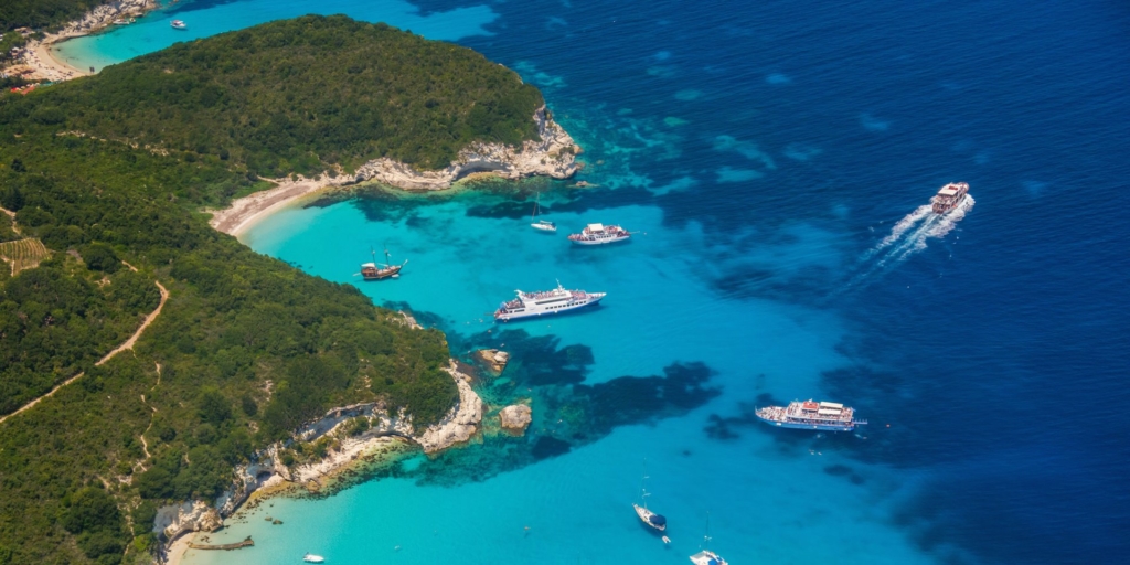 Bond traders are flocking to Greece to bask in the highest yields in eurozone