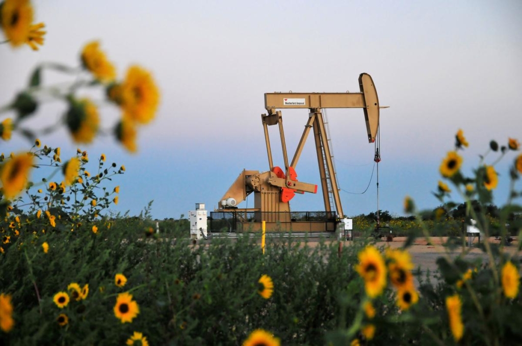 Small oil-and-gas companies get cold shoulder from large banks