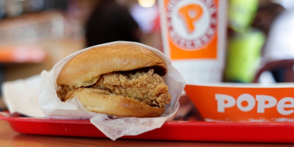 Man reportedly stabbed at Maryland Popeyes over chicken sandwich: Fox5 – Business Insider