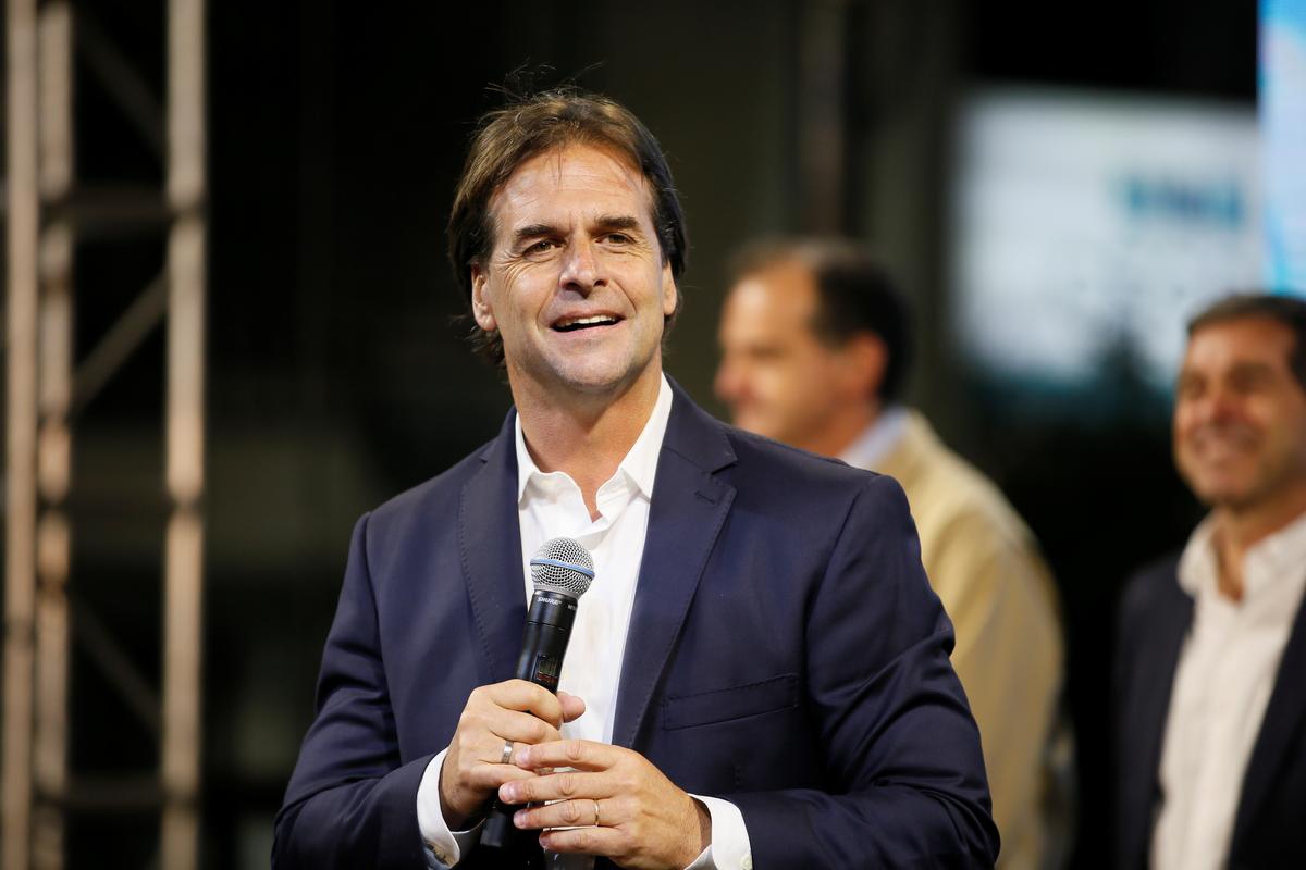 uruguay-opposition-claims-victory-in-presidential-vote-official-candidate-concedes.jpg Uruguay opposition claims victory in presidential vote, official candidate concedes