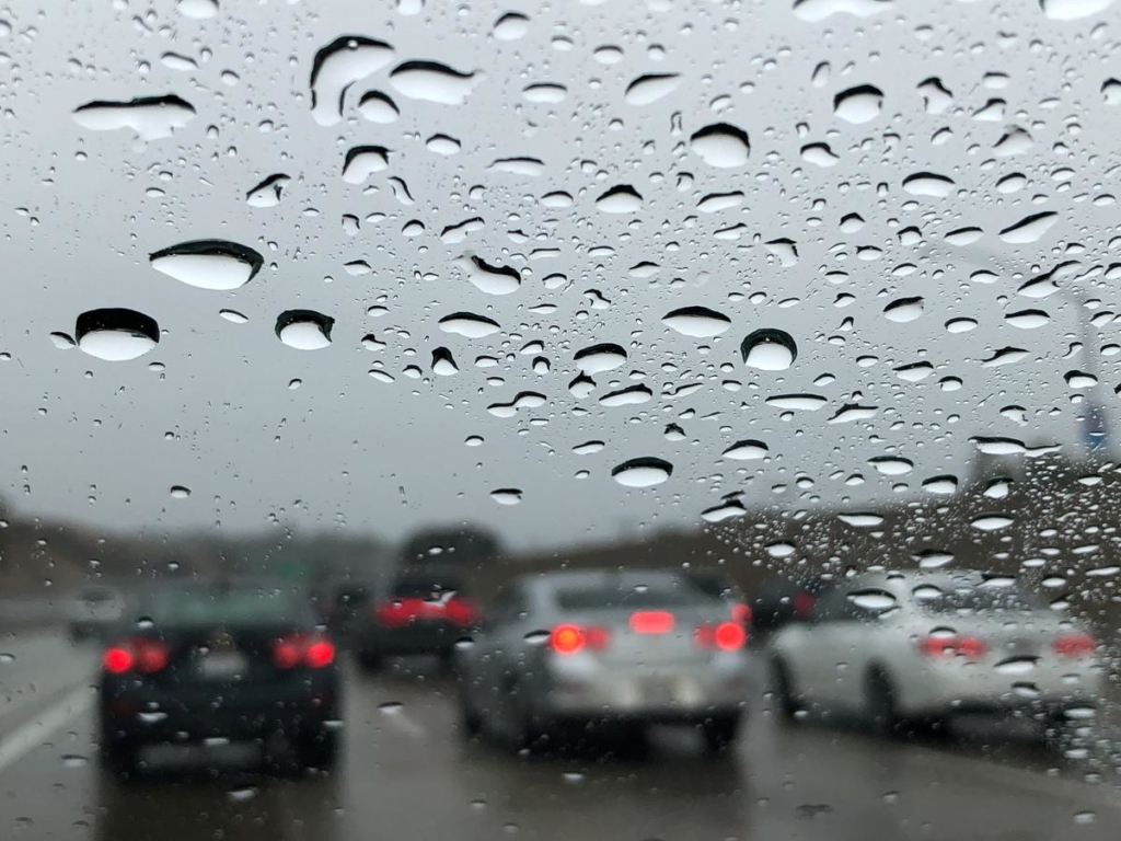 U.S. snowstorms, rain make Thanksgiving trip home a nightmare