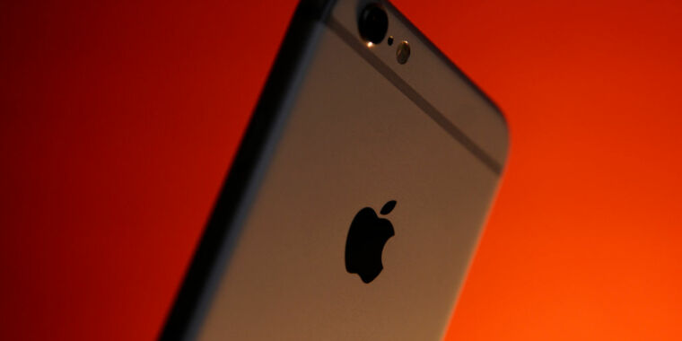 Did Apple throttle your iPhone? Settlement will give you a whopping $25 Did Apple throttle your iPhone? Settlement will give you a whopping $25