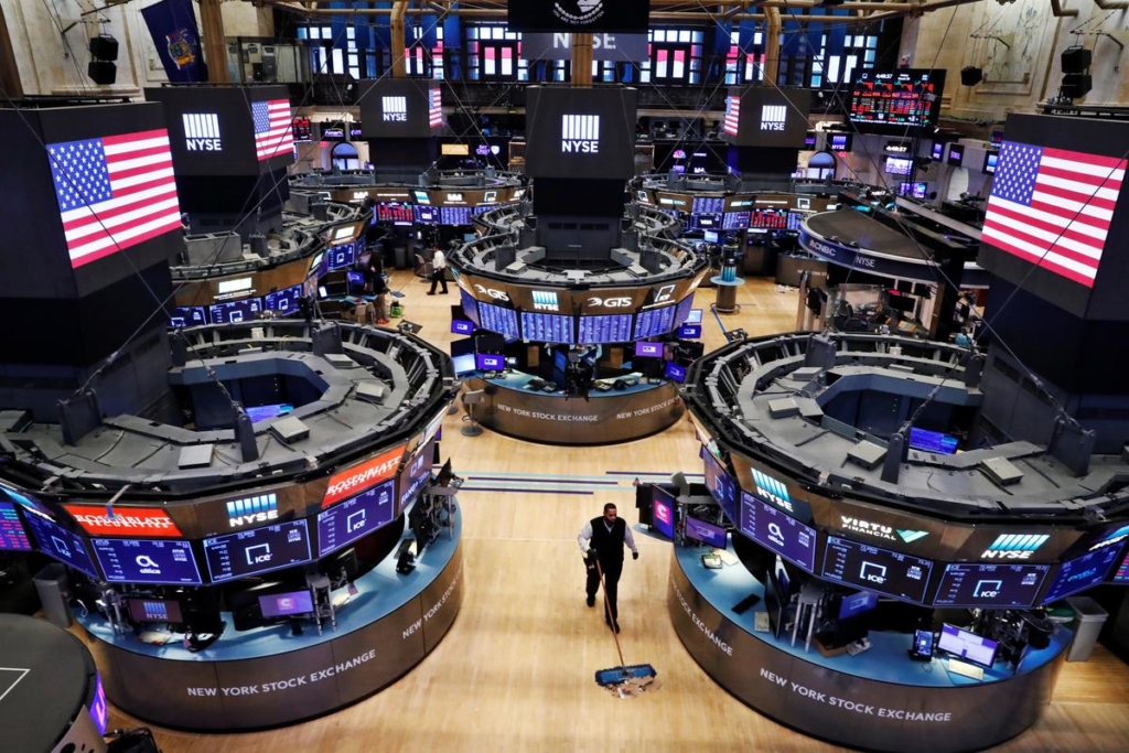 Wall Street ends mixed as China-U.S. tensions weigh