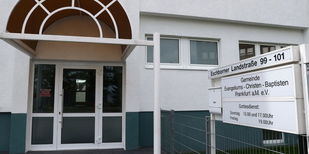 At least 107 diagnosed with COVID-19 after Frankfurt church service – Insider