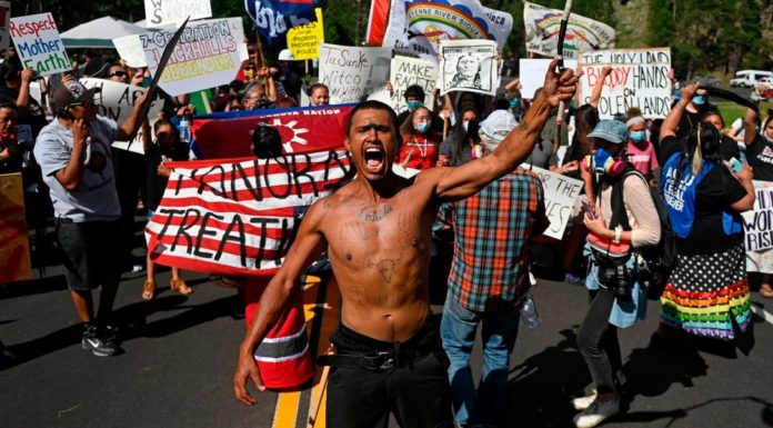 Trump at Mount Rushmore: Native protesters block road to sacred land – Business Insider Trump at Mount Rushmore: Native protesters block road to sacred land – Business Insider