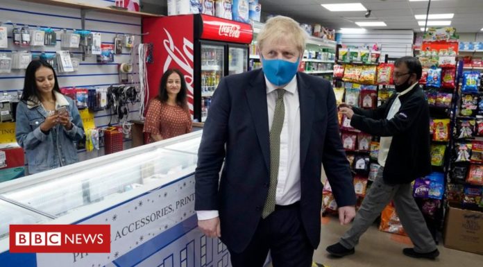 Mandatory face masks in England’s shops considered Mandatory face masks in England’s shops considered