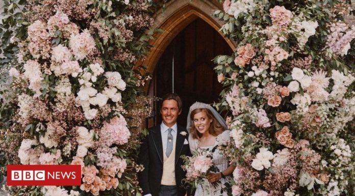 Princess Beatrice’s wedding photos released Princess Beatrice’s wedding photos released
