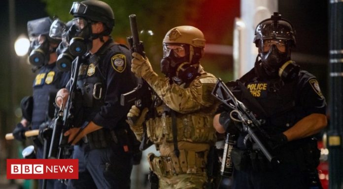 Portland mayor demands federal troops leave city Portland mayor demands federal troops leave city