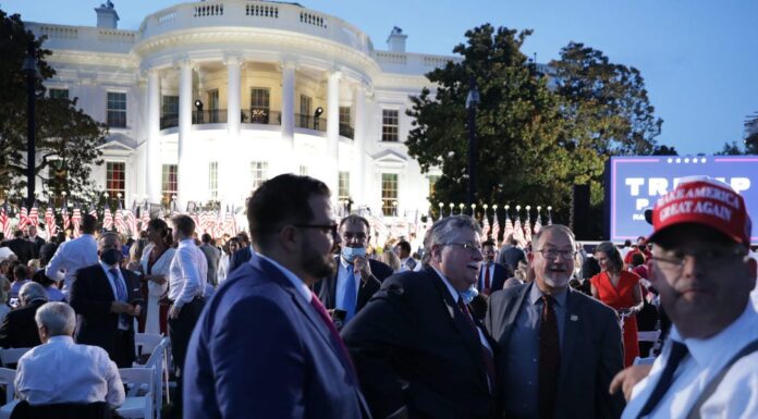 Photos: 1500 packed together, maskless, on White House South Lawn – Business Insider Photos: 1500 packed together, maskless, on White House South Lawn – Business Insider