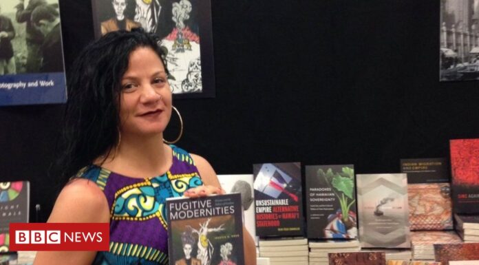 Professor who posed as black ‘won’t teach classes’ Professor who posed as black ‘won’t teach classes’