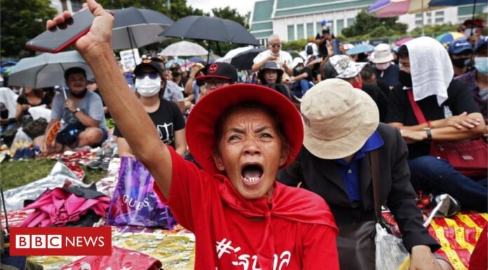 Thais gather for mass anti-government rally Thais gather for mass anti-government rally