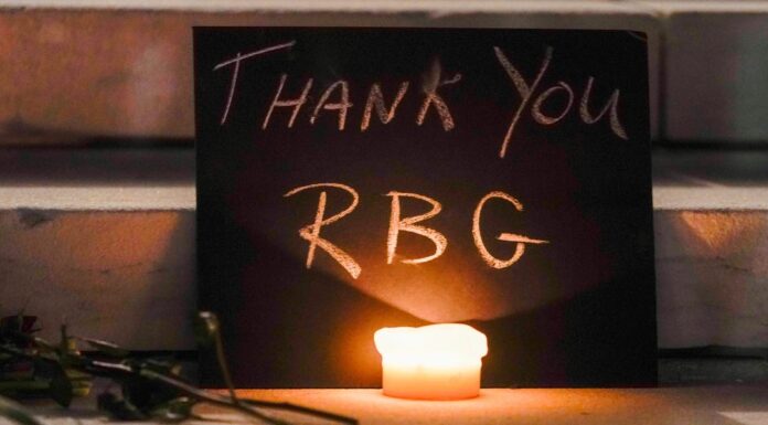 PHOTOS: People hosted Ruth Bader Ginsburg vigil outside SCOTUS building – Business Insider PHOTOS: People hosted Ruth Bader Ginsburg vigil outside SCOTUS building – Business Insider