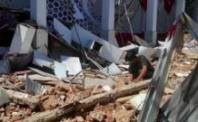 Indonesia earthquake: Magnitude 7.4 quake kills one indonesia-earthquake:-magnitude-7.4-quake-kills-one