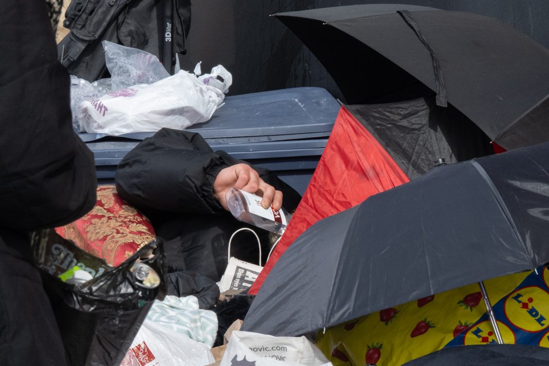boozy-homeless-honeymooners-have-sex,-defecate-in-street-in-mamdani’s-old-neighborhood-—-and-cops-can’t-stop-them