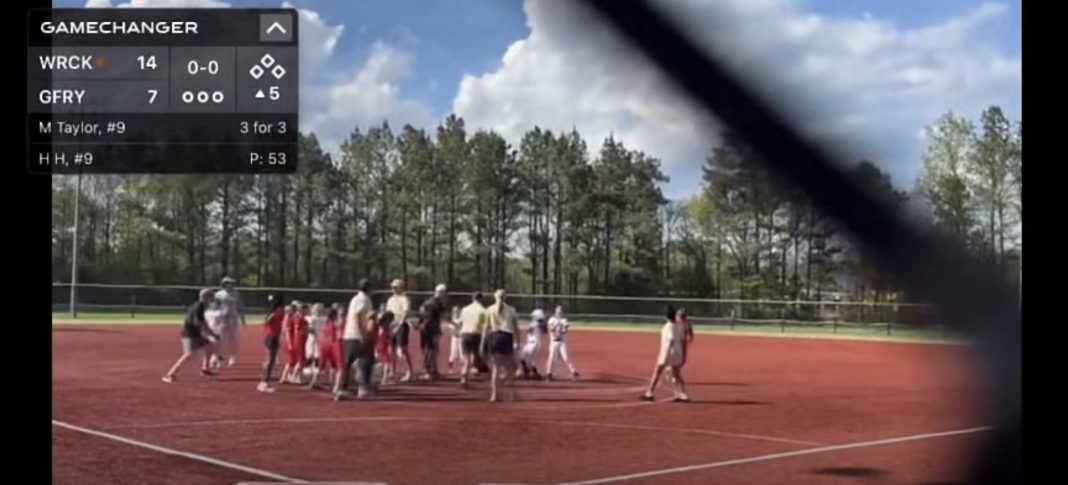 georgia-youth-softball-coach-attacks-rival-on-pitcher’s-mound-in-wild-catfight-caught-on-video georgia-youth-softball-coach-attacks-rival-on-pitcher’s-mound-in-wild-catfight-caught-on-video