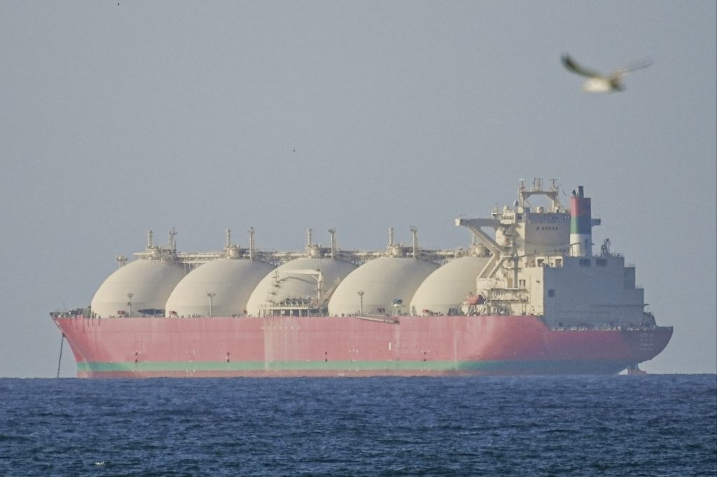 iran-threatens-to-attack-any-us-navy-ships-that-enter-the-strait-of-hormuz