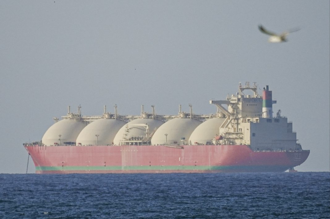 iran-threatens-to-attack-any-us-navy-ships-that-enter-the-strait-of-hormuz iran-threatens-to-attack-any-us-navy-ships-that-enter-the-strait-of-hormuz