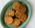 Helen Goh’s recipe for Anzac sandwich biscuits with dark chocolate filling | The sweet spot helen-goh’s-recipe-for-anzac-sandwich-biscuits-with-dark-chocolate-filling-|-the-sweet-spot
