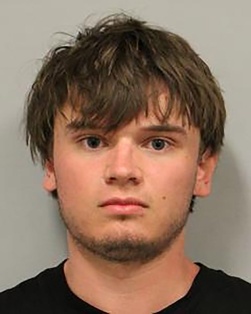 wealthy-tourist,-21,-allegedly-stabs-boat-captain-with-filet-knife-in-‘most-random,-wildest-and-craziest’-attack