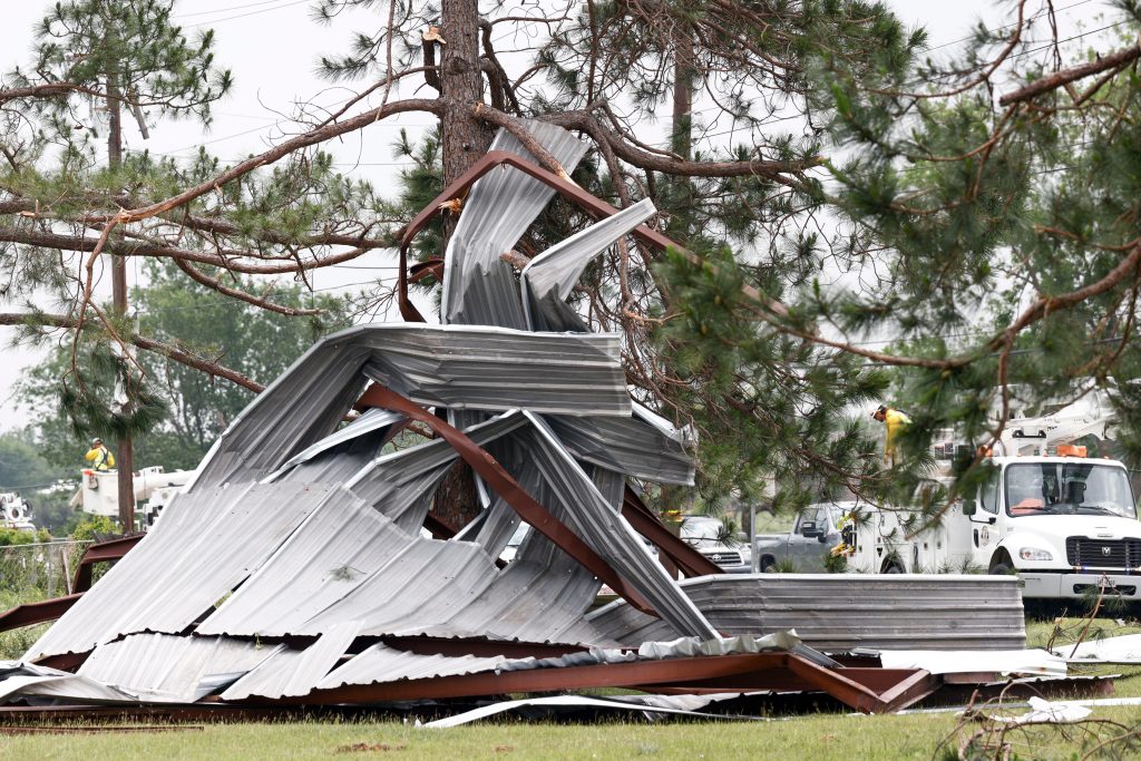thunderstorms-tear-through-texas,-leaving-2-hospitalized-as-winds-rip-roofs-off-homes