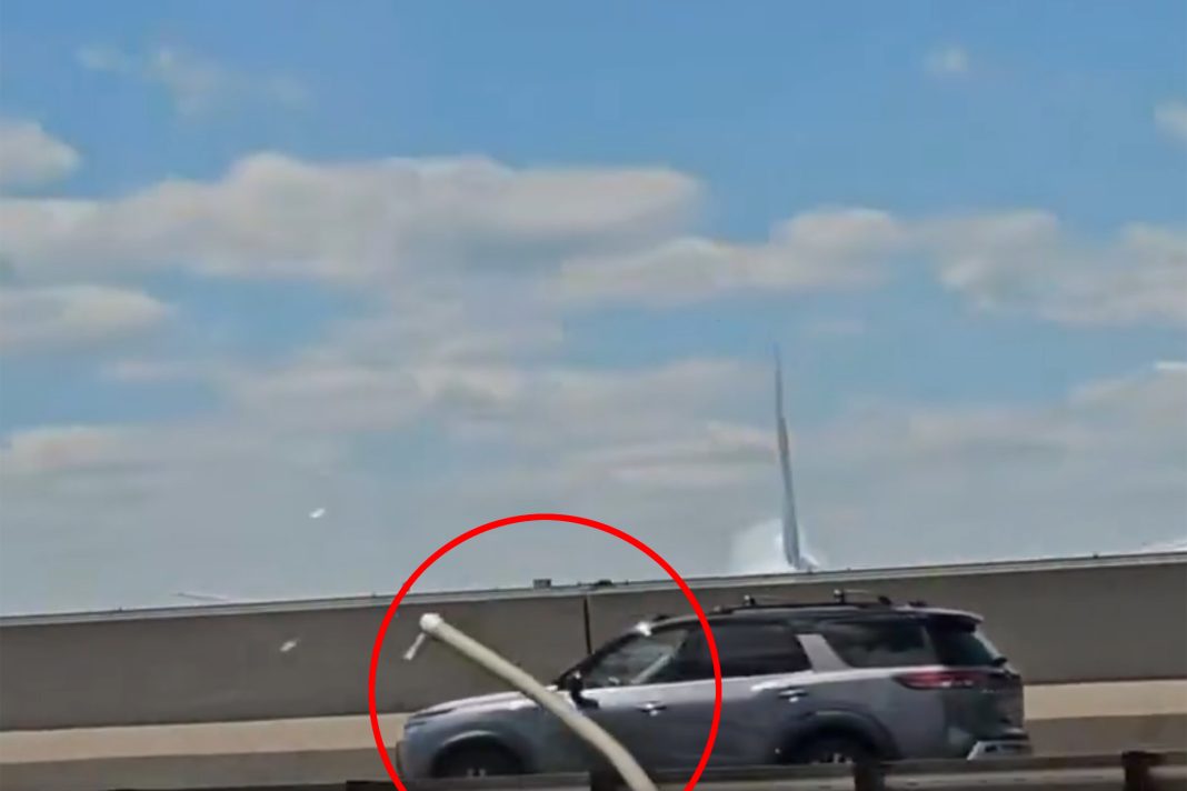 united-plane-strikes-light-pole,-tractor-trailer-on-nj-turnpike-while-landing-at-newark-airport:-officials