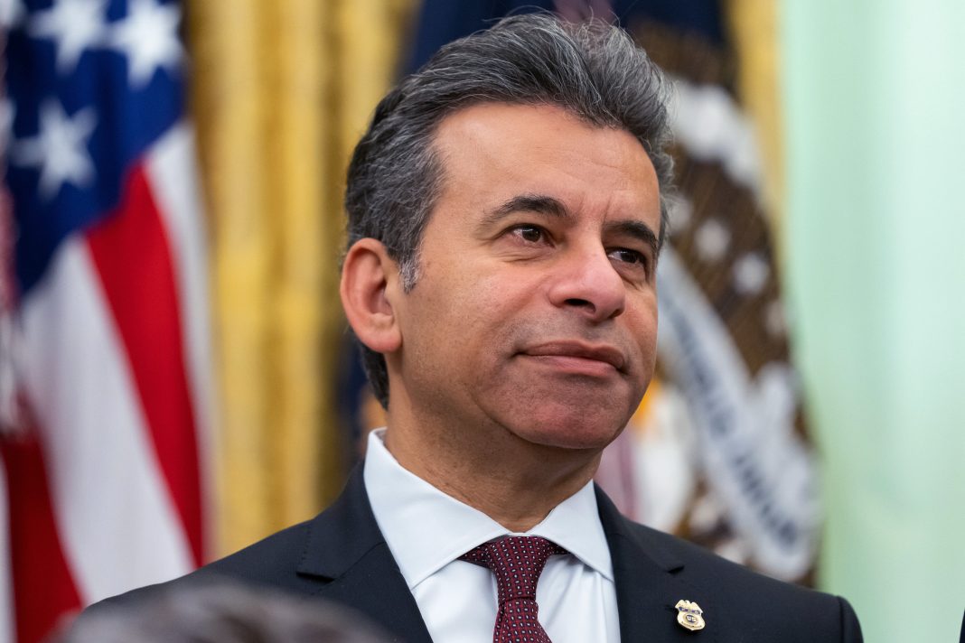 knives-out-for-fda-head-marty-makary-after-he-blocks,-then-oks-vape-flavors-after-trump-criticism