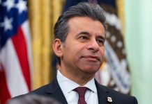 Knives out for FDA head Marty Makary after he blocks, then OKs vape flavors after Trump criticism knives-out-for-fda-head-marty-makary-after-he-blocks,-then-oks-vape-flavors-after-trump-criticism
