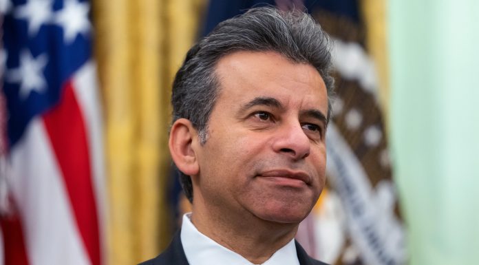 Knives out for FDA head Marty Makary after he blocks, then OKs vape flavors after Trump criticism knives-out-for-fda-head-marty-makary-after-he-blocks,-then-oks-vape-flavors-after-trump-criticism