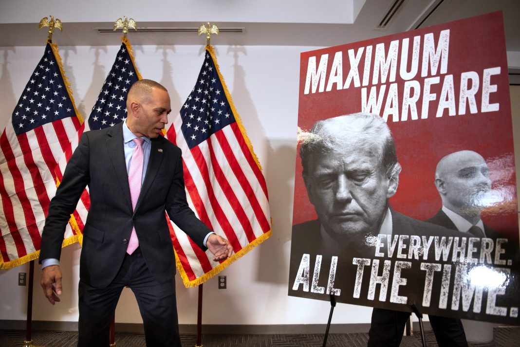 trump-demands-hakeem-jeffries-be-charged-with-inciting-violence-with-‘maximum-warfare’-rhetoric