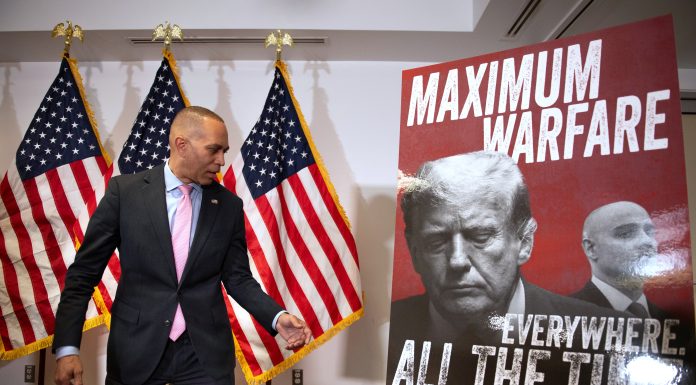 Trump demands Hakeem Jeffries be charged with inciting violence with ‘maximum warfare’ rhetoric trump-demands-hakeem-jeffries-be-charged-with-inciting-violence-with-‘maximum-warfare’-rhetoric
